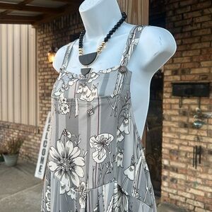 Floral Gray Sleeveless Jumper